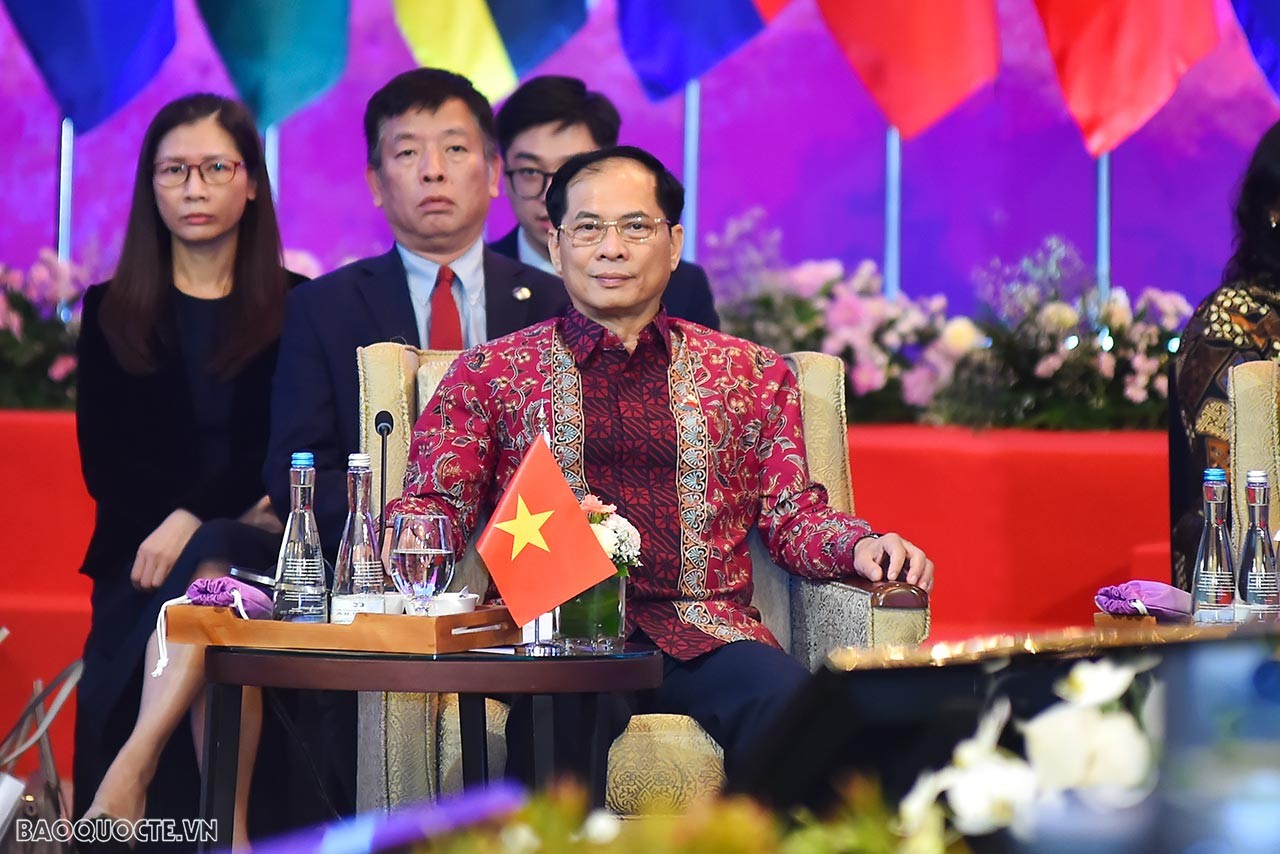 Hoạt động của Bộ trưởng Ngoại giao Bùi Thanh Sơn trong ngày thứ tư dự AMM-56