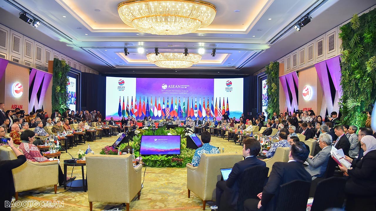 AMM-56: Foreign Minister Bui Thanh Son attends 30th ASEAN Regional Forum