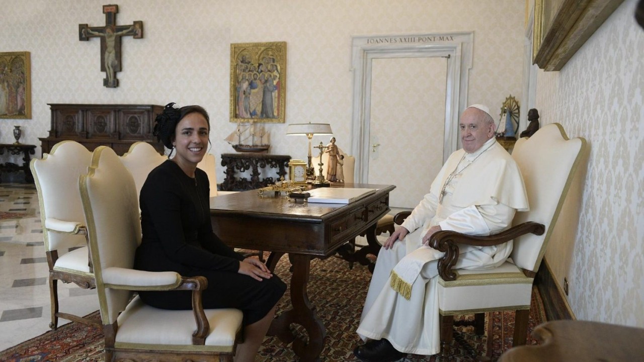 Giáo hoàng Francis và Đại sứ Australia tại Vatican Chiara Porro.