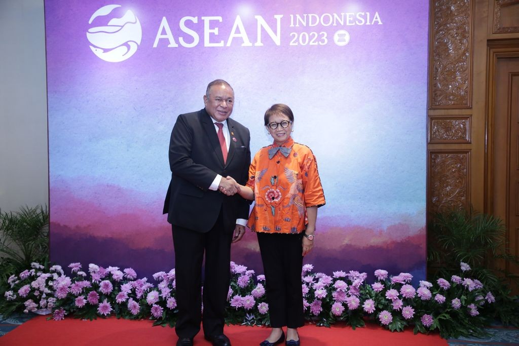  Ngoại trưởng Indonesia Retno Marsudi và người đồng cấp Timor-Leste, Bendito Dos Santos Freitas gặp nhau bên lề Hội nghị Bộ trưởng Ngoại giao ASEAN tại Jakarta, Indonesia. (Nguồn: Kemlu)