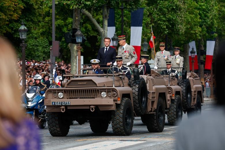 Paris tổ chức duyệt binh hoành tráng kỷ niệm Ngày Bastille trên đại lộ Champs Elysees