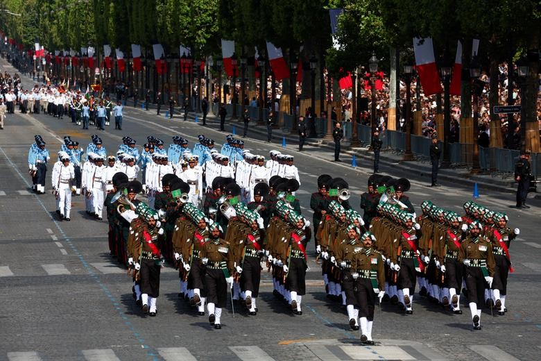 Paris tổ chức duyệt binh hoành tráng kỷ niệm Ngày Bastille trên đại lộ Champs Elysees