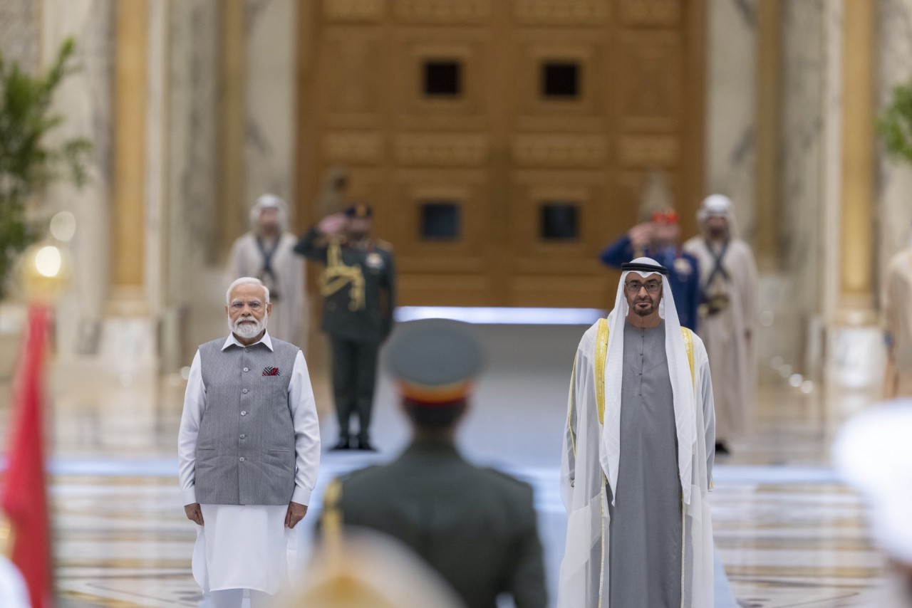 Tổng thống UAE Sheikh Mohamed bin Zayed Al Nahyan và Thủ tướng Ấn Độ Narendra Modi tại thủ đô Abu Dhabi ngày 15/7. (Nguồn: Twitter)