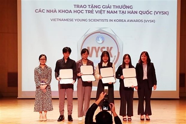 Các nhà khoa học trẻ Việt Nam tại Hàn Quốc