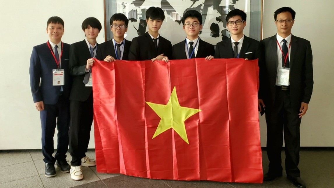 Đội tuyển Việt Nam giành 5 huy chương Olympic Vật lý quốc tế