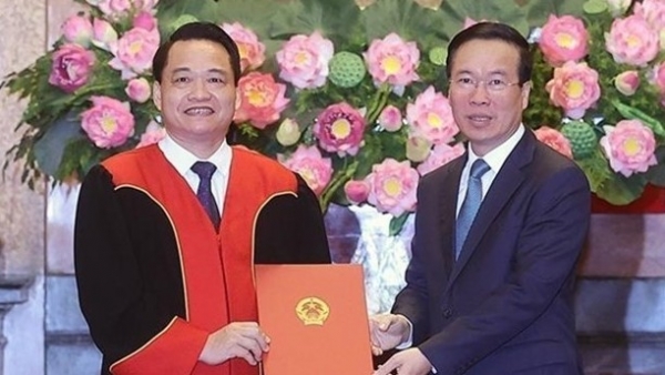 President Vo Van Thuong presented appointment decision to Judge of Supreme People’s Court