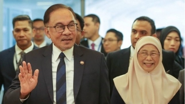 Malaysian Prime Minister arrives in Hanoi, starts official visit to Vietnam
