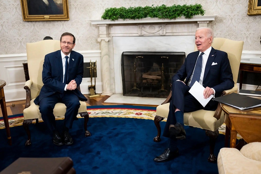 (07.18) Tổng thống Mỹ Joe Biden và người đồng cấp Isaac Herzog tại Nhà Trắng trong cuộc gặp hồi tháng 10/2022. (Nguồn: New York Times)