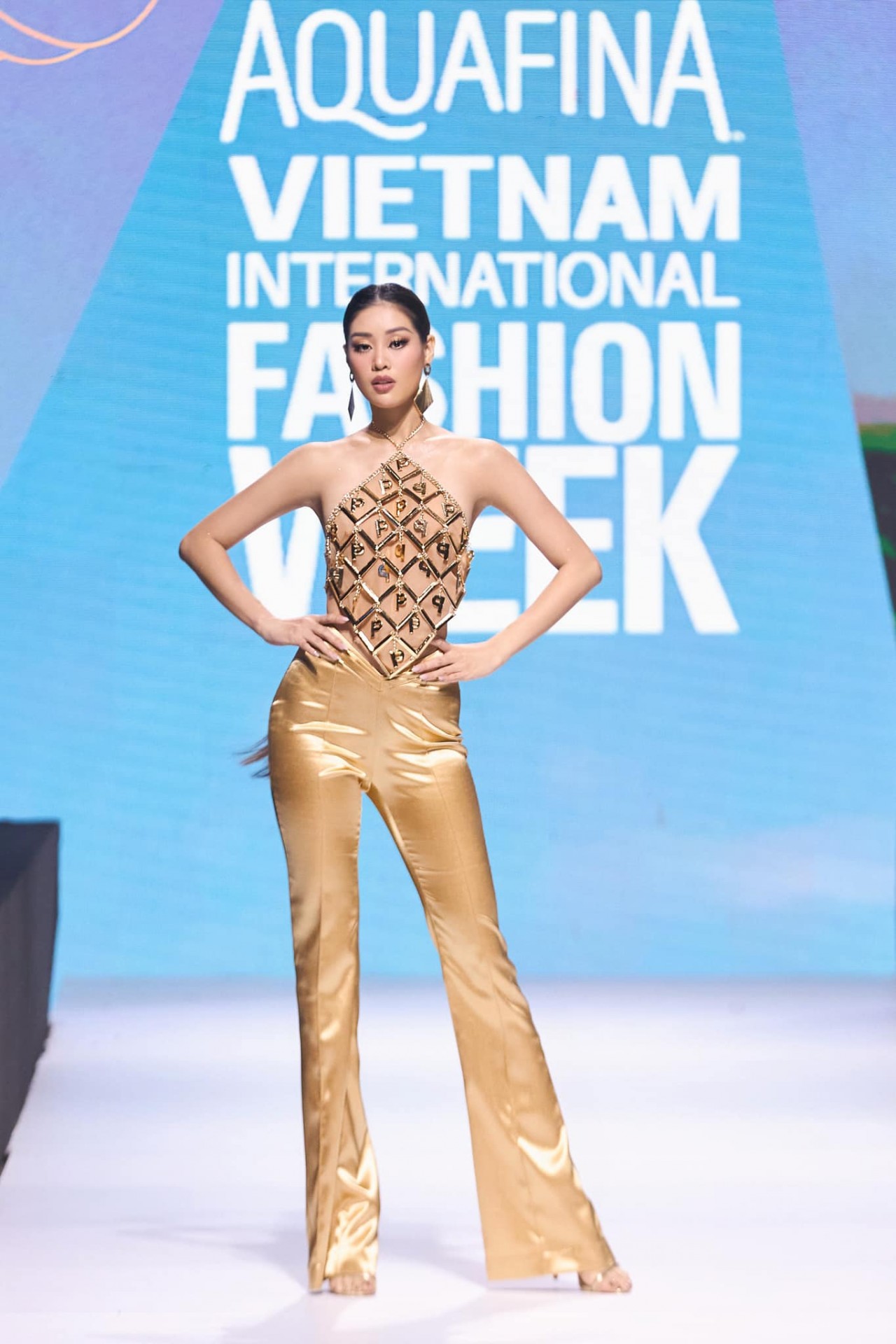 Hoa hậu Khánh Vân tỏa sáng trên sàn diễn thời trang