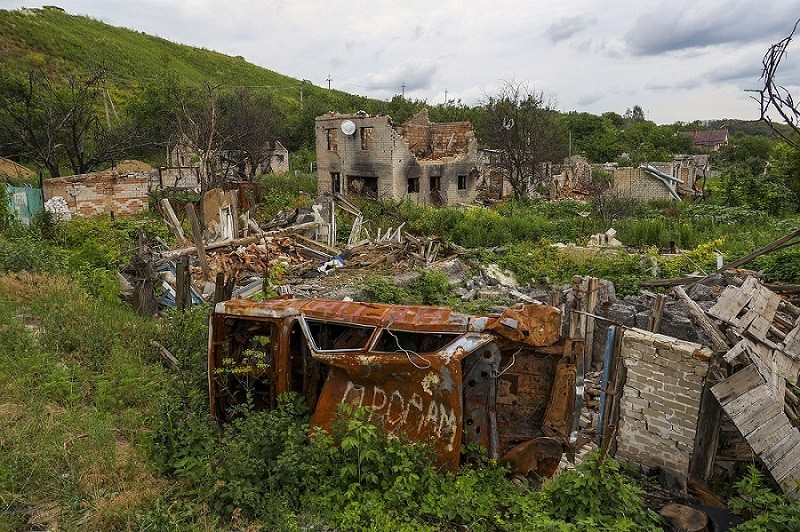 (07.19) Một tòa nhà cư dân bị phá hủy tại Kupyansk, Ukraine ngày 28/6. (Nguồn: Anadolu/Getty Images)
