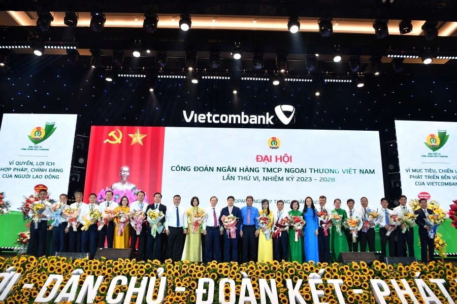 BCH Công đoàn Vietcombank khóa VI, nhiệm kỳ 2023 - 2028 ra mắt tại Đại hội. (Ảnh: Đặng Thành)