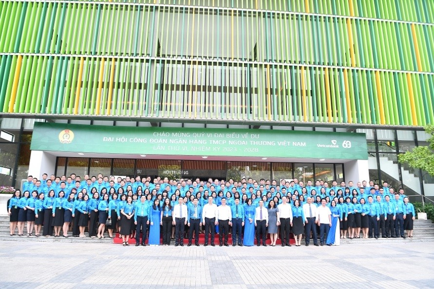 Các đại biểu chụp ảnh lưu niệm tại Đại hội Công đoàn Vietcombank lần thứ VI, nhiệm kỳ 2023 - 2028. (Ảnh: Đặng Thành)