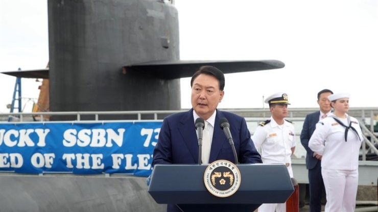 Tổng thống Hàn Quốc lên tàu ngầm hạt nhân Mỹ, gửi một thông điệp đến Triều Tiên