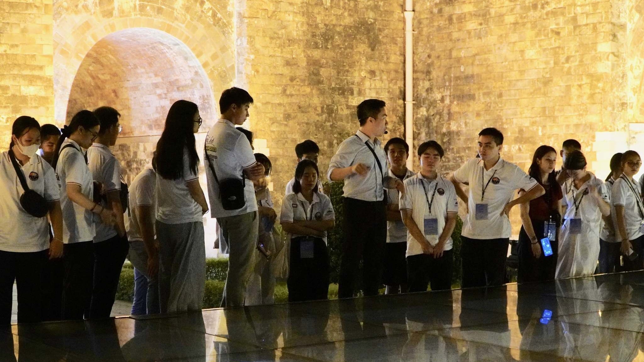 Hoàng thành Thăng Long - Điểm dừng chân thứ ba của 120 kiều bảo trẻ trong hành trình xuyên Việt