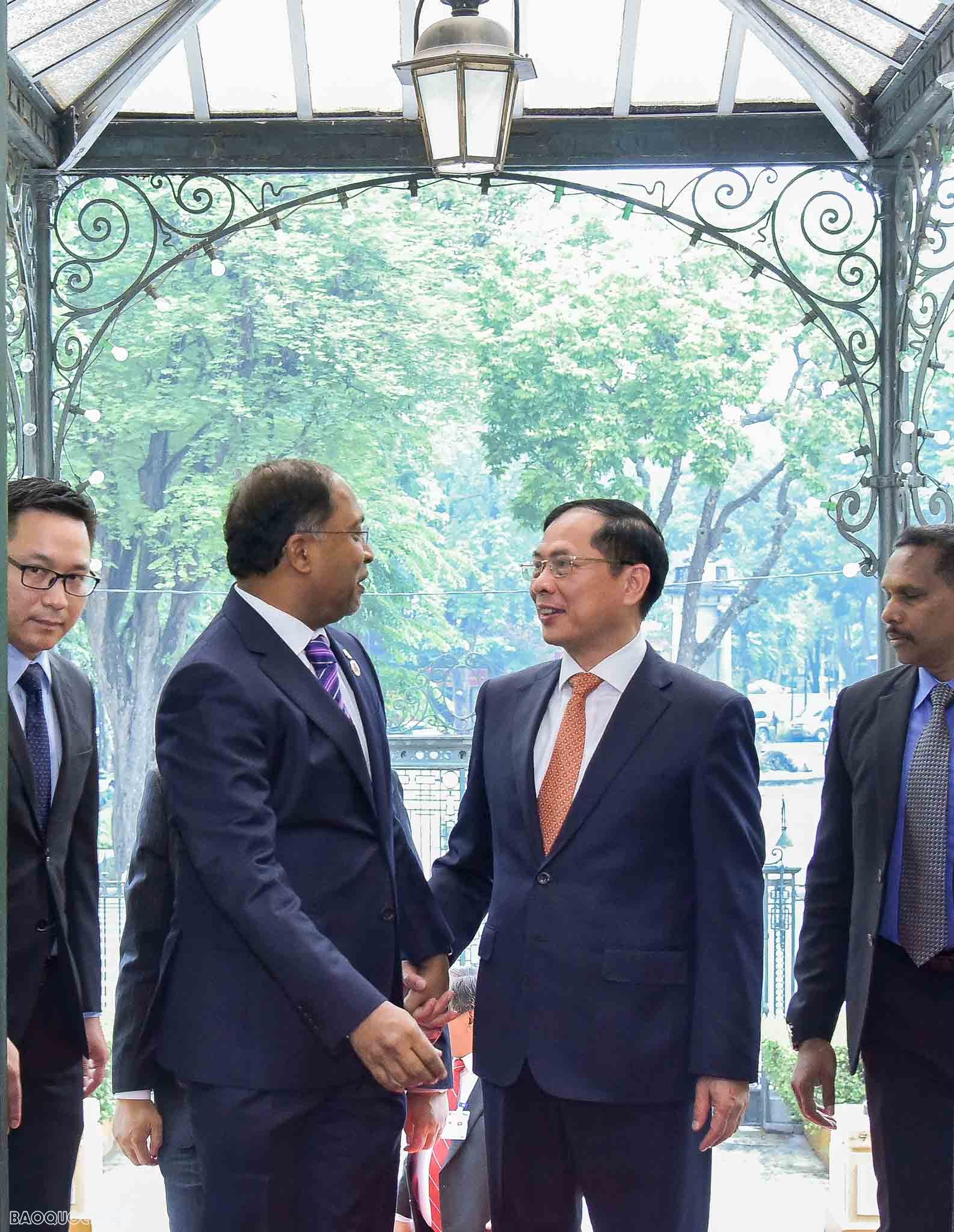 Bộ trưởng Ngoại giao Bùi Thanh Sơn đón chính thức Bộ trưởng Ngoại giao Malaysia