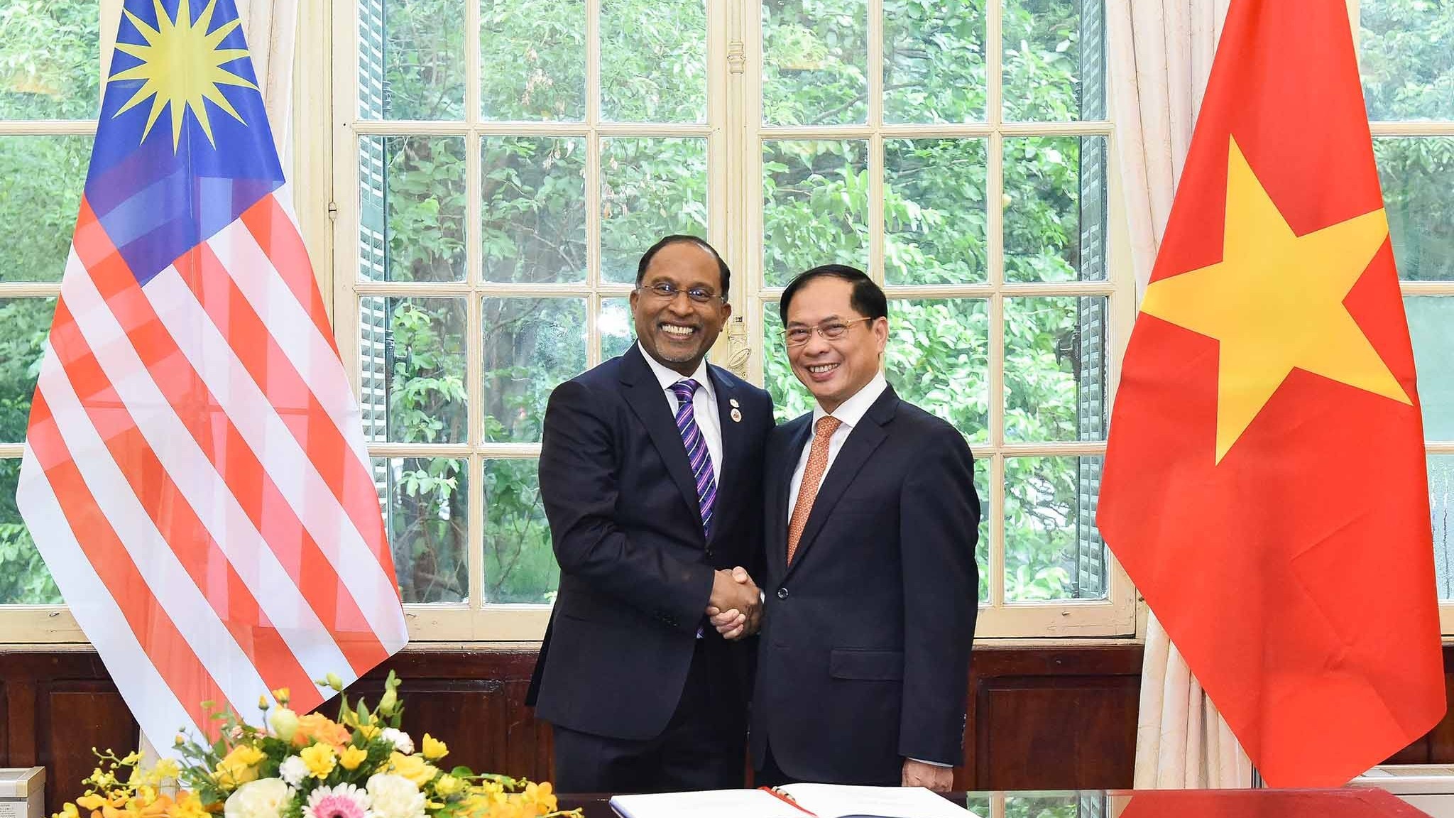 Bộ trưởng Ngoại giao Bùi Thanh Sơn đón chính thức Bộ trưởng Ngoại giao Malaysia