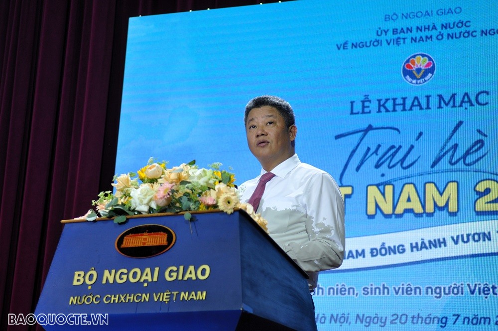 (07.20) Ông Nguyễn Mạnh Quyền, Phó Chủ tịch Ủy ban Nhân dân thành phố Hà Nội, mong rằng các thanh niên, sinh viên, kiều bào trẻ sẽ đóng góp vào sự phát triển của thành phố. (Ảnh: Minh Quân)
