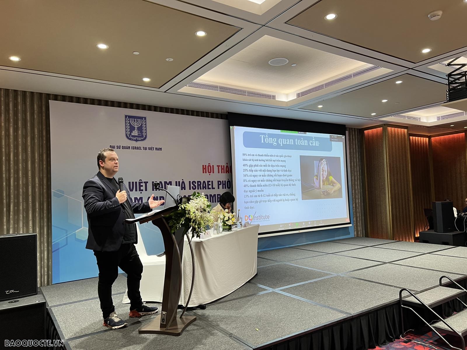 Ông Doron Herman, diễn giả đến từ Israel, nhà sáng lập doanh nghiệp giáo dục Safe School Analytics, chia sẻ các biện pháp và mô hình mà Israel đang áp dụng. (Ảnh: Thu Trang)