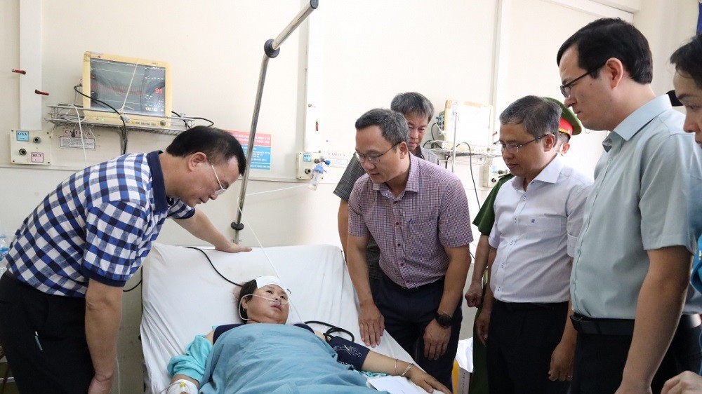 Việt Nam tích cực hỗ trợ công dân Trung Quốc gặp nạn tại đèo Khánh Lê