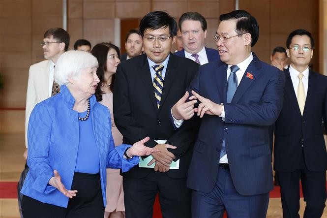  Chairman of the National Assembly Vuong Dinh Hue receives US Treasury Secretary Janet Yellen in Hanoi on July 21. VNA Photo: Doãn Tấn   Chairman of the National Assembly Vuong Dinh Hue receives US Treasury Secretary Janet Yellen in Hanoi on July 21. VNA Photo: Doãn Tấn