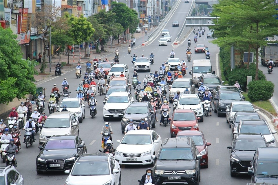 Dự báo thời tiết cuối tuần: Hà Nội có mây, ngày nắng, chiều tối và đêm có mưa rào và dông; cảnh báo lốc,sét, mưa đá