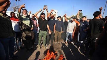 Người biểu tình ở Iraq phản đối mạnh mẽ hành vi đốt kinh Koran ở Đan Mạch