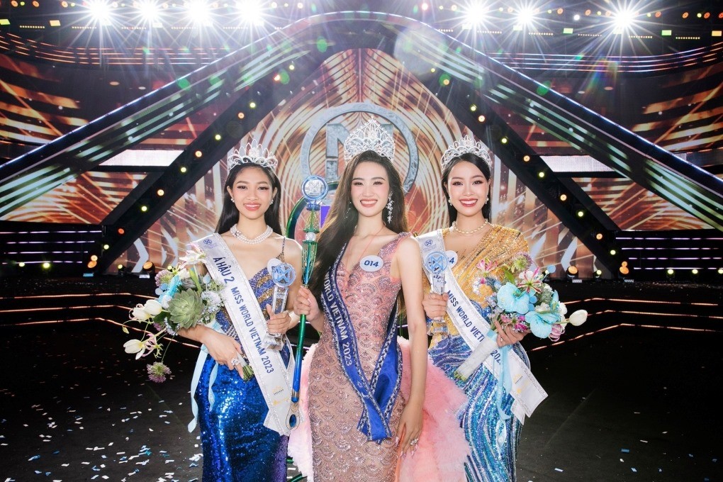 Top 3 'Miss World Vietnam 2023' (từ trái qua): Á hậu 2 Huỳnh Minh Kiên, Hoa hậu Huỳnh Trần Yến Nhi và Á hậu 1 Đào Thị Hiền. (Nguồn: Ban tổ chức)