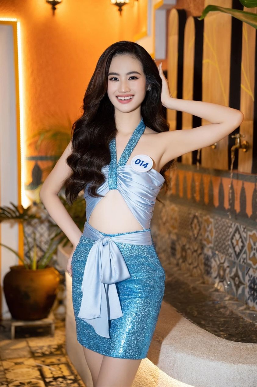 Nhan sắc đời thường của Hoa hậu Huỳnh Trần Ý Nhi