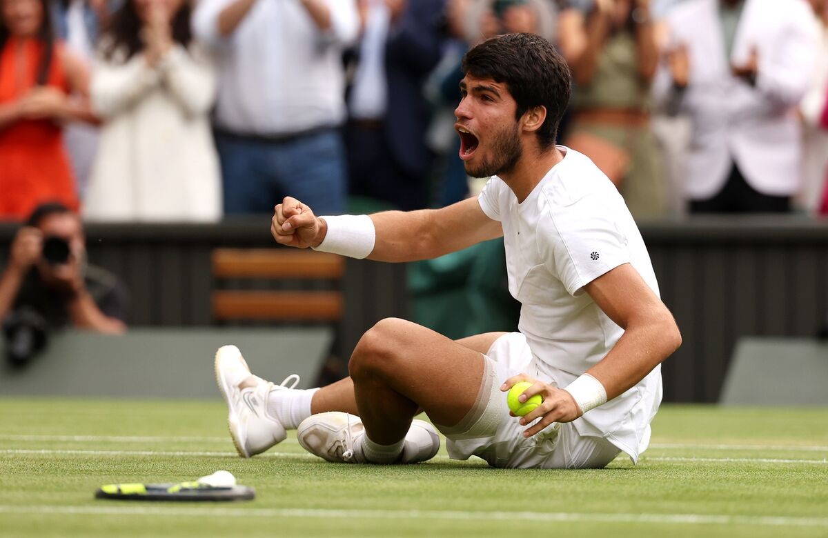 Carlos Alcaraz ăn mừng khi giành chiến thắng trong trận chung kết Wimbledon 2023 ngày 16/7. (Nguồn: Getty Images)