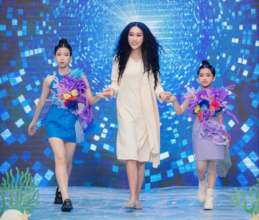 The main job of Vu Hoang Mai Chau, who leads the Vietnam Network of Transgender People, is teaching companies specialising in providing child models. (Photo: VNP/VNA)