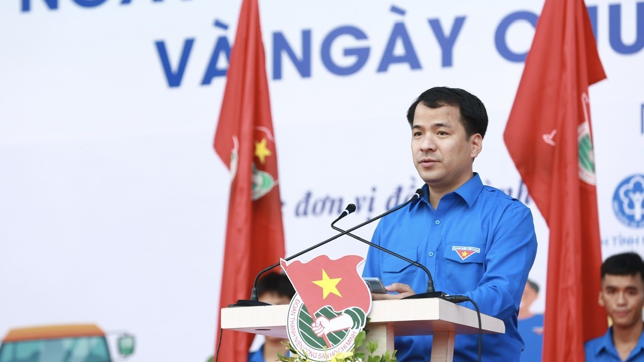 Ra quân Ngày cao điểm Tình nguyện chung tay xây dựng nông thôn mới tại Ninh Bình
