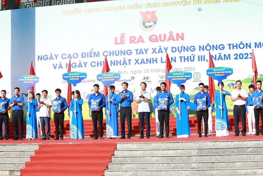 Ra quân Ngày cao điểm Tình nguyện chung tay xây dựng nông thôn mới tại Ninh Bình