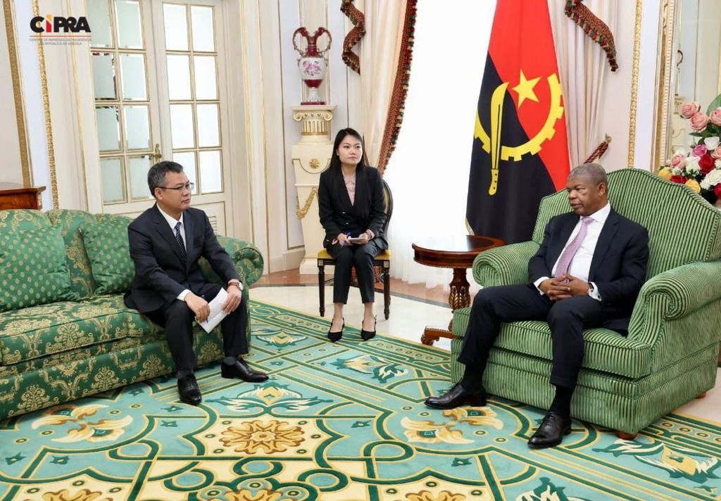 Đại sứ Dương Chính Chức trình Thư ủy nhiệm lên Tổng thống Angola ngày 19/7/2023.