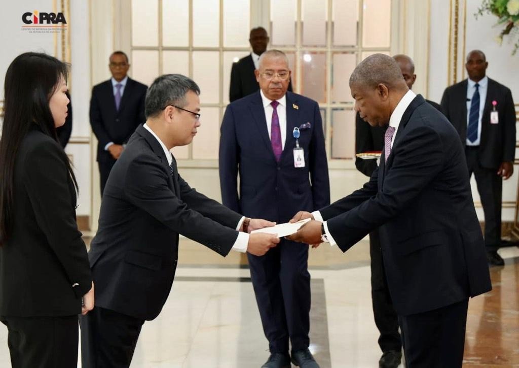 Đại sứ Dương Chính Chức trình Thư ủy nhiệm lên Tổng thống Angola ngày 19/7/2023. 