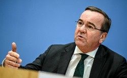 Vì sao Bộ trưởng Quốc phòng Đức bất ngờ hủy chuyến công du Iraq và Jordan?