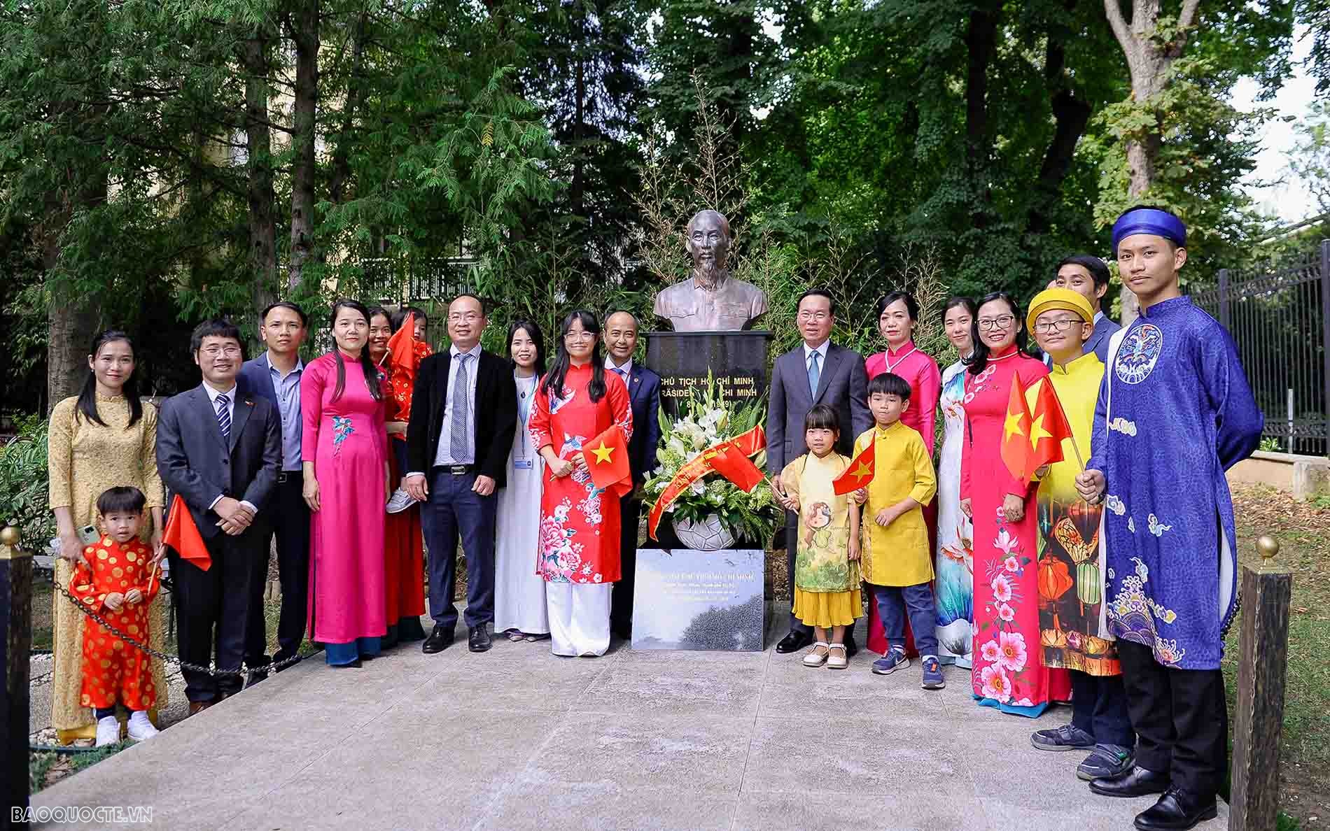 Chủ tịch nước Võ Văn Thưởng và Phu nhân thăm Đại sứ quán Việt Nam tại Áo Chủ tịch nước Võ Văn Thưởng và Phu nhân thăm Đại sứ quán Việt Nam tại Áo
