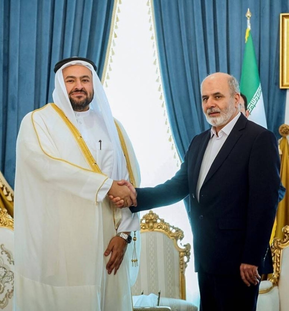 Thư ký Hội đồng An ninh quốc gia tối cao Iran (SNSC) Ali Akbar Ahmadian (phải) và Trợ lý Bộ trưởng Ngoại giao Qatar phụ trách các vấn đề khu vực Mohammed bin Abdulaziz bin Saleh Al-Khulaifi tại thủ đô Tehran ngày 23/7. (Nguồn: QNA)