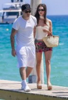 Pháp: Con dâu nhà David Beckham đi nghỉ mát cùng phong cách thời trang khoe dáng thanh mảnh