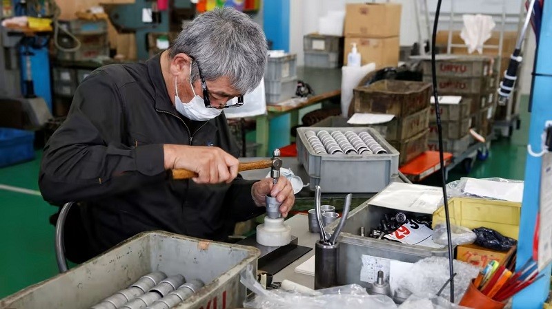 Doanh nghiệp Nhật Bản tăng các khoản phúc lợi để giữ chân người lao động