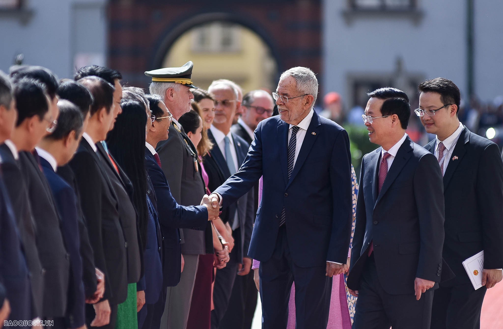 Official welcome ceremony held for President Vo Van Thuong in Vienna