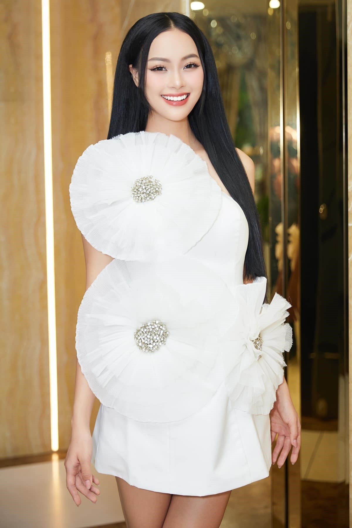 Vẻ đẹp ngọt ngào của Á hậu 1 Miss World Vietnam 2023 Đào Thị Hiền