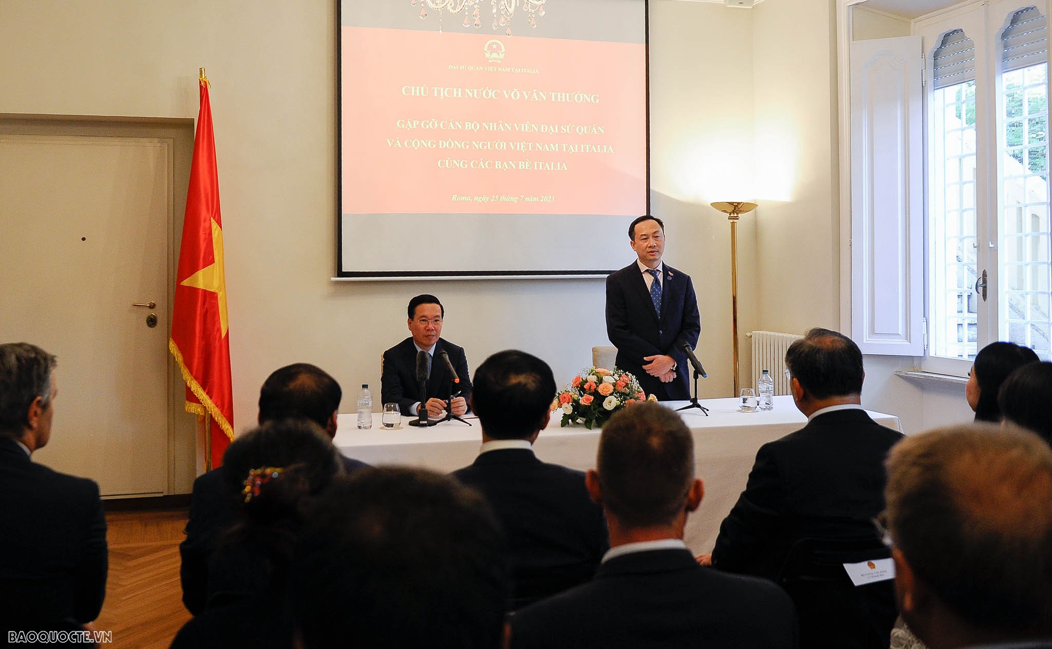 President Vo Van Thuong meets Vietnamese community, foreign friends in Italy