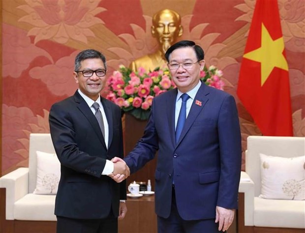 NA Chairman Vuong Dinh Hue received Indonesian, Iranian Ambassadors