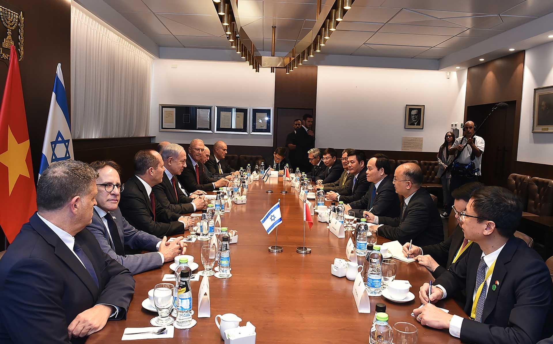 Phó Thủ tướng Trần Lưu Quang hội đàm với Thủ tướng Israel Benjamin Netanyahu. (Nguồn: VGP)