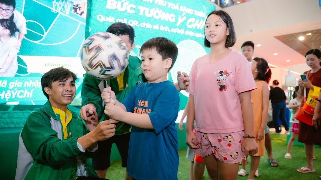 10.000 trẻ em tham gia hoạt động thể thao 'Bức tường ý chí'