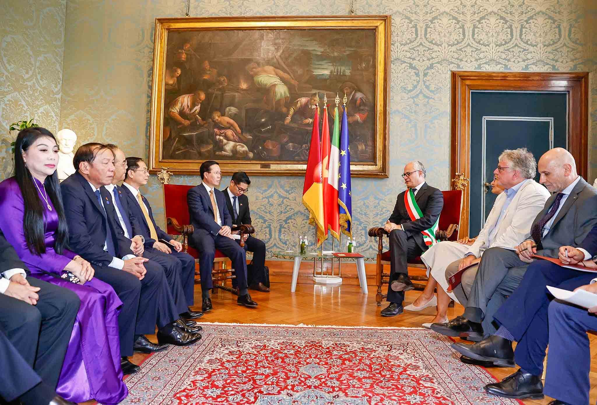 Khuyến khích đẩy mạnh hợp tác địa phương với địa phương Việt Nam-Italy Chủ tịch nước Võ Văn Thưởng tiếp Thị trưởng thành phố Rome, Italy