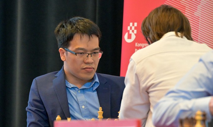 Lê Quang Liêm trong ván hòa Jules Moussard ở vòng áp chót giải cờ vua Biel Grandmaster tại Thụy Sỹ. (Nguồn: BC)