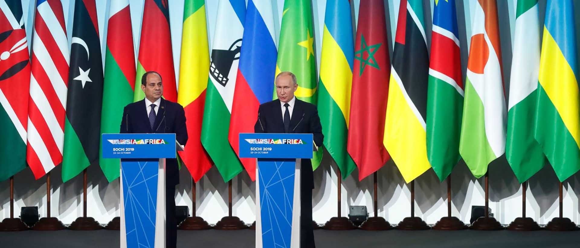 Tổng thống Nga Vladimir Putin (phải) và người đồng cấp Ai Cập Abdel Fattah el-Sisi tại Hội nghị thượng đỉnh Nga - châu Phi lần thứ nhất ở Sochi  năm 2019. (Nguồn: AFP/Getty Images)
