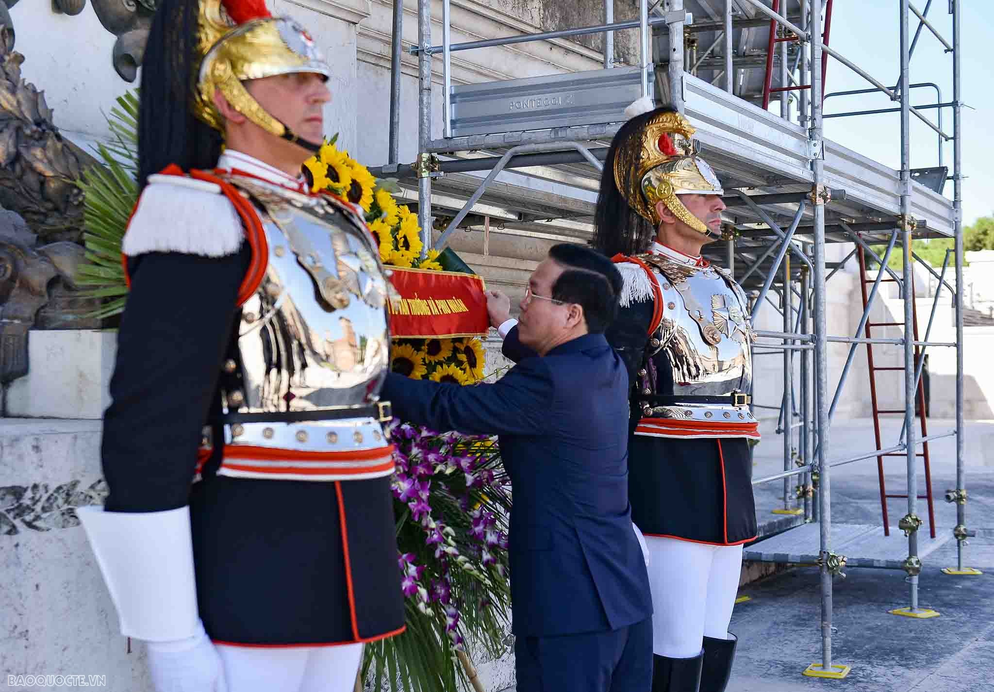 President Vo Van Thuong pays floral tribute at national monument in Rome