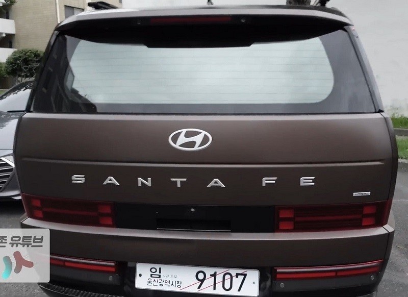 Hyundai Santa Fe 2024 tiếp tục lộ diện trên đường phố Hàn Quốc